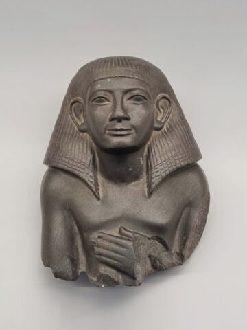 statue