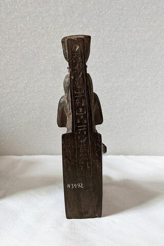 dos, verso, revers, arrière ; détail inscription ; détail marquage / immatriculation © 2021 Musée du Louvre / Antiquités égyptiennes