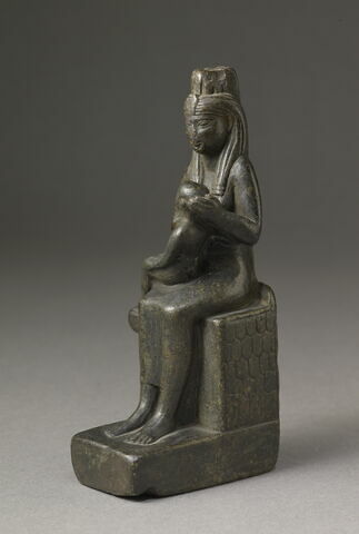 figurine d'Isis allaitant, image 3/4