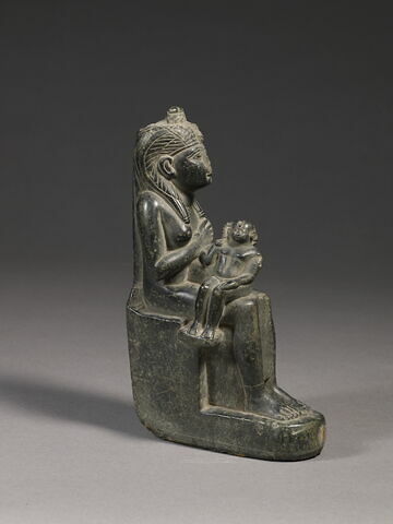 figurine d'Isis allaitant ; statue, image 2/2