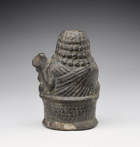 figurine de Béset allaitant ; vase plastique, image 3/5