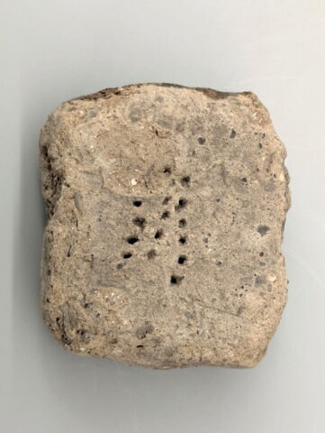 figurine féminine en plaquette