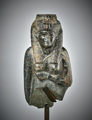 statue