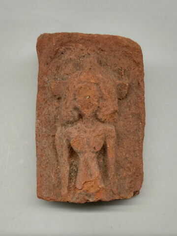 figurine féminine couchée
