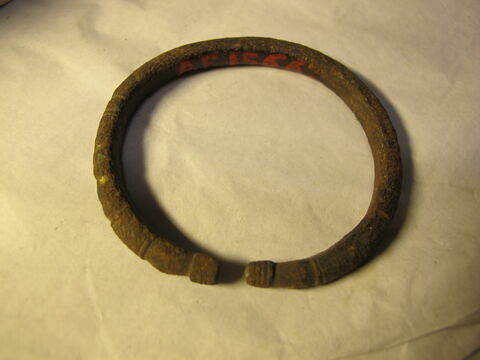 bracelet en anneau à extrémités renflées