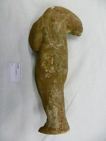 figurine d'Isis se coiffant, image 2/2