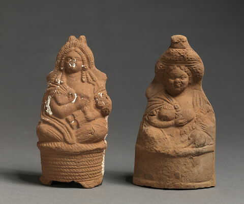 figurine d'Isis allaitant, image 2/3