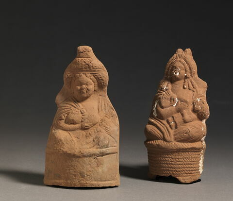 figurine d'Isis allaitant, image 3/3