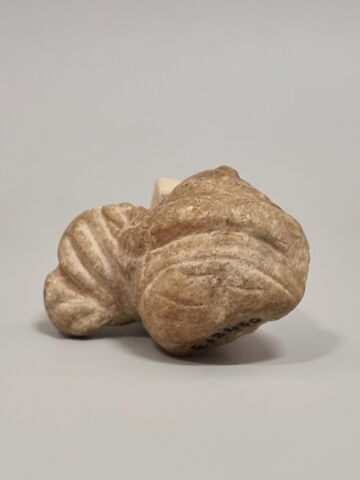 statue ; figurine d'Isis se coiffant, image 2/5