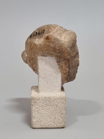statue ; figurine d'Isis se coiffant, image 4/5
