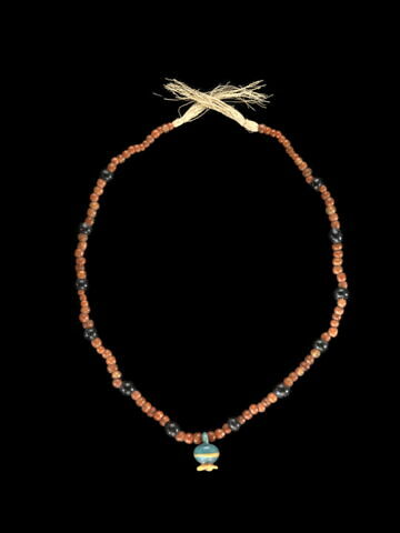 collier à pendentif ; perle sphérique