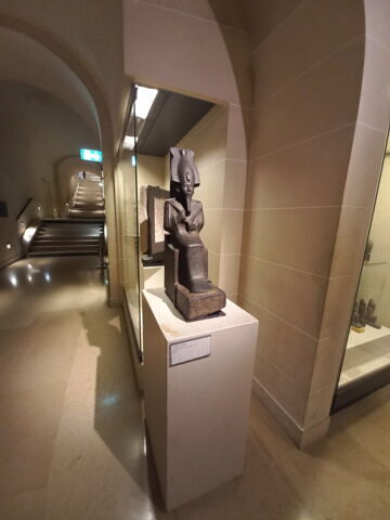 statue, image 2/7