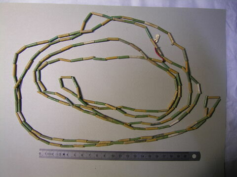 collier ; perle tubulaire, image 1/2