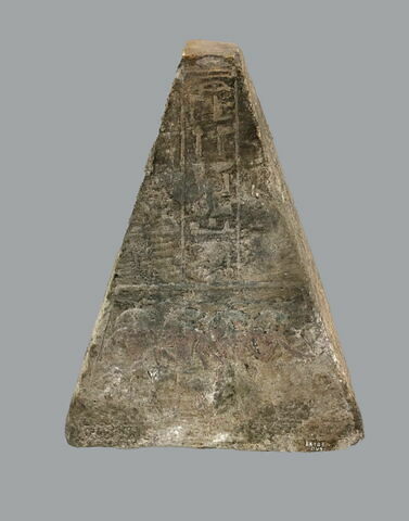 pyramidion tronqué, image 1/8