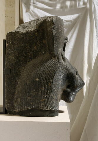 statue, image 2/5