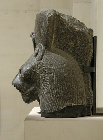 statue, image 3/5