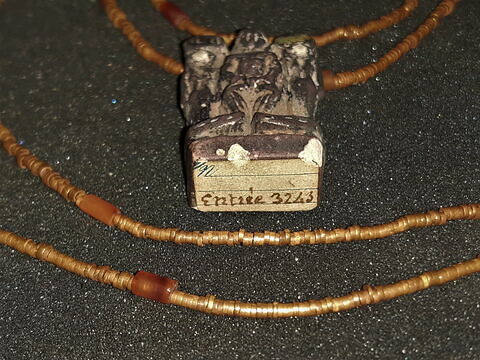 collier à pendentif ; figurine ; amulette ; perle tubulaire ; perle rondelle, image 2/15