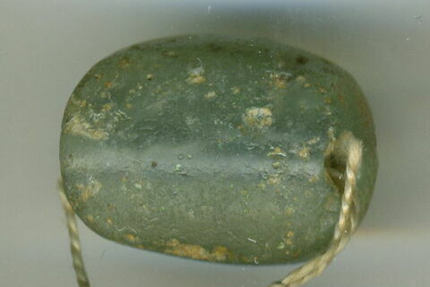 perle en pastille ovale ; scaraboïde, image 2/5