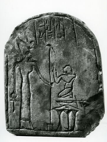 stèle cintrée ; stèle à un registre, image 2/2