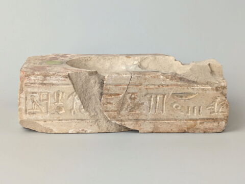 socle de stèle  ; stèle oudjet, image 6/7