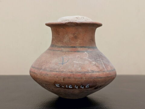 jarre biconique ; vase miniature ; avec contenu, image 6/6