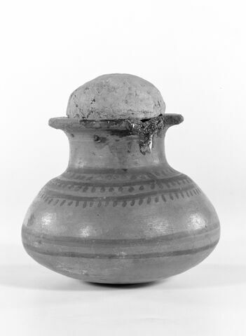 jarre biconique ; vase miniature ; avec contenu ; bouchon de vase, image 3/3