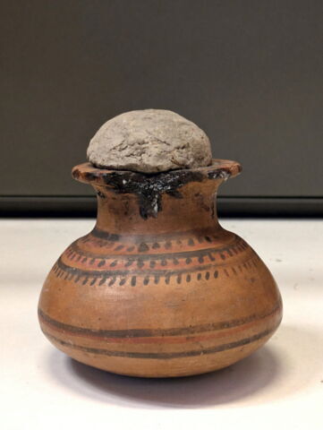 jarre biconique ; vase miniature ; avec contenu ; bouchon de vase, image 2/5