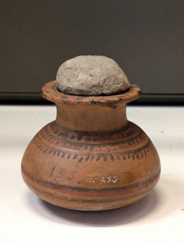 jarre biconique ; vase miniature ; avec contenu ; bouchon de vase, image 3/5