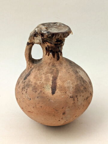 flacon ballon à anse ; avec contenu