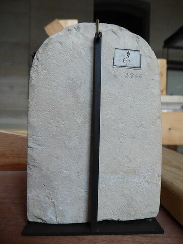 stèle cintrée, image 2/3