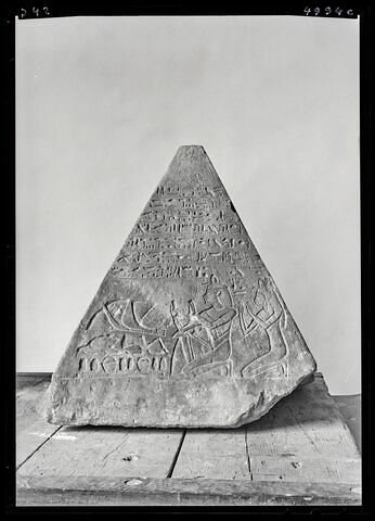 pyramidion tronqué, image 18/28