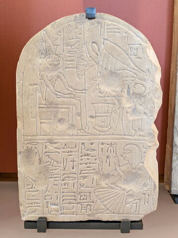 stèle cintrée ; stèle à deux registres