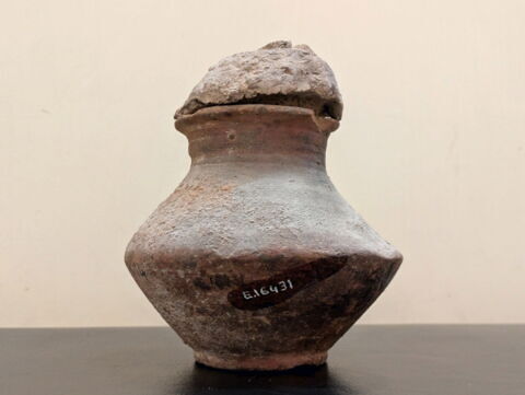 jarre biconique ; couvercle de vase, image 4/5