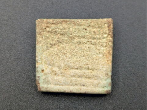 amulette oudjat ; plaque, image 2/2