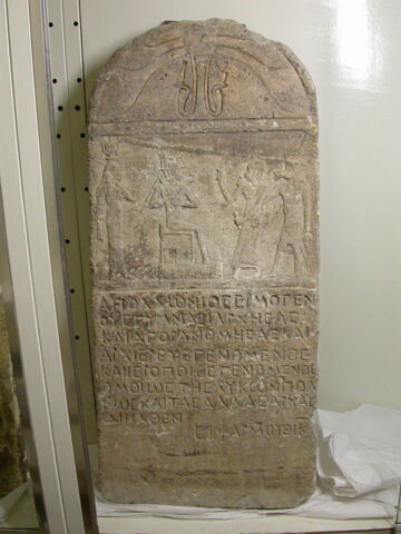 stèle cintrée ; stèle à un registre, image 2/4