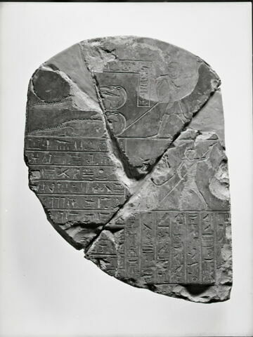 stèle cintrée ; stèle à deux registres, image 2/3