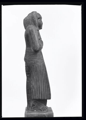 serviteur funéraire en costume des vivants, image 5/5