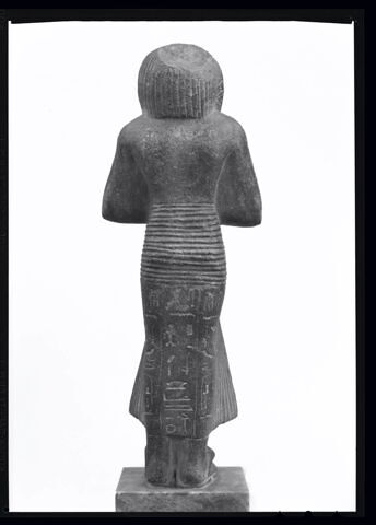 serviteur funéraire en costume des vivants, image 3/5