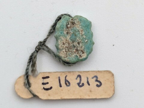 perle en pastille ronde dentelée ; amulette, image 2/3