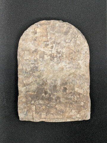 stèle cintrée ; stèle à un registre, image 2/2