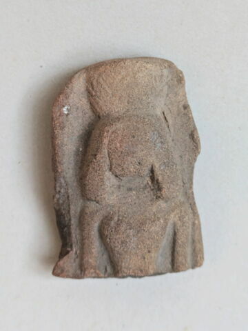 figurine féminine couchée