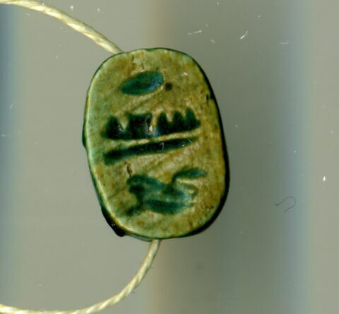 perle en pastille ovale ; scaraboïde, image 1/1