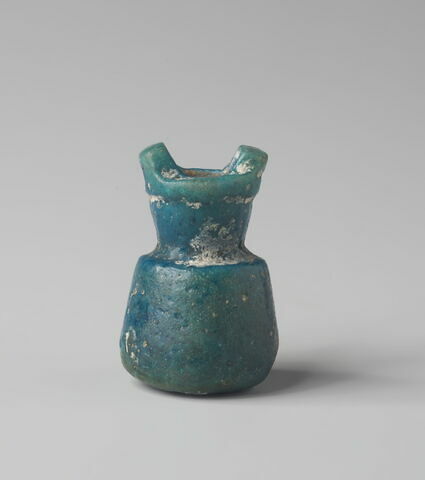 amulette ; vase miniature, image 2/3