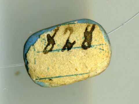 perle en pastille ovale ; scaraboïde, image 2/2
