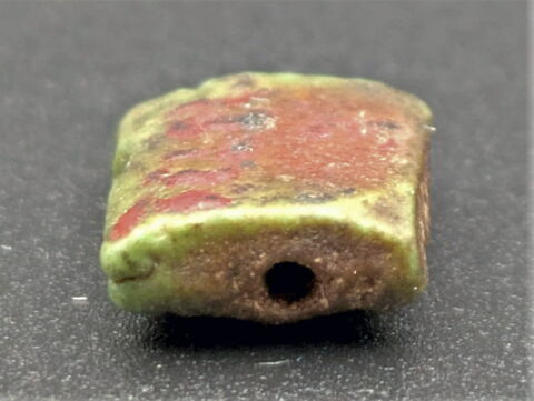 amulette oudjat ; amulette oudjat à dos lisse convexe, image 2/3