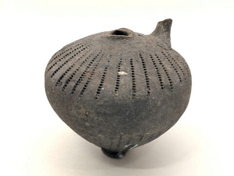 flacon de Tell el Yahoudieh noir incrusté