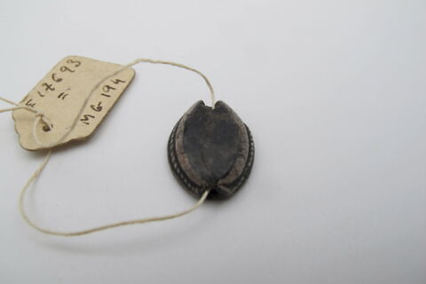 perle cauroïde à cordelette, image 2/2