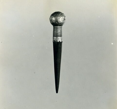 bâtonnet à kohol  ; stylet