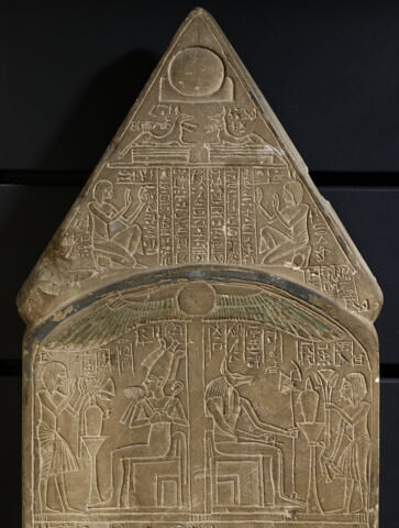 stèle cintrée à pyramidion, image 2/5