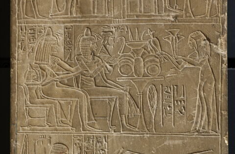 stèle cintrée à pyramidion, image 3/5